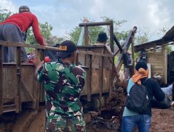 Ibu-Ibu Peduli, Dukung Moril Satgas TMMD Kodim 0610/Sumedang dengan Logistik di Lokasi Cor Jalan