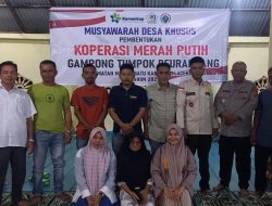 Dukung Program Pemerintah, Kapolsek Muara Batu Hadiri Rapat Pembentukan Koperasi Merah Putih