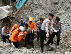 Polresta Cirebon Lakukan Identifikasi Sejumlah Korban Setelah Bantu Evakuasi Korban Longsor di Gunung Kuda