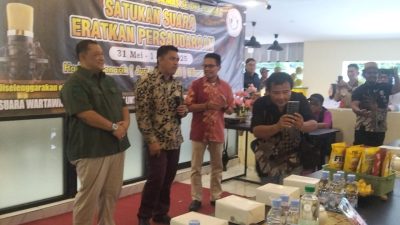 Ketua Umum FLO DKI Jakarta Ir. H. Juaini Yusuf. MM. menghadiri Acara Lomba Karoeke Antar Ormas di RM. Rawon Bidadari