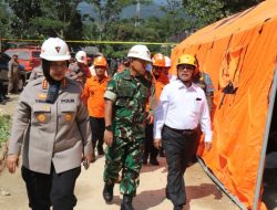 Bupati Cirebon Imron Tinjau Lokasi Longsor Gunung Kuda Kecamatan Dukupuntang