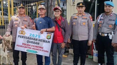 Polsek Cilincing Jakarta Utara Salurkan Hewan Kurban Kepada Berbagai Lembaga di Kalangan Masyarakat 
