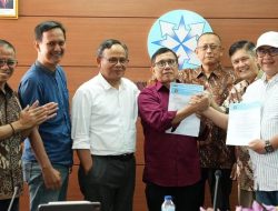 Disaksikan Dewan Pers, PWI Akhirnya Tandatangani Panitia Bersama Kongres Persatuan