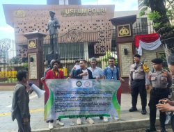 Aksi Depan Mabes Polri, Mahasiswa Desak Kapolri Copot Kapolda dan Dirkrimsus Polda Maluku