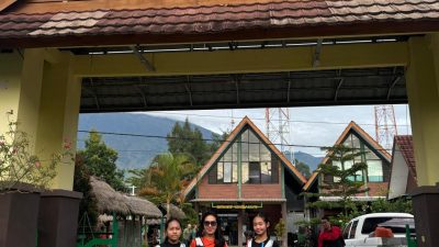 Atlit Remaja Putri FIGURE ICE SKATING Memanfaatkan Liburan Sekolah Dengan Mendaki Gunung Rinjani