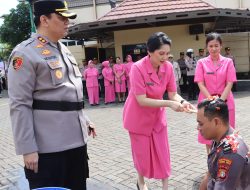 Kapolres Pelabuhan KP3 Tanjung Priok, Pimpin Upacara Kenaikan Pangkat Personel di Hari Bhayangkara Ke 79 Tahun