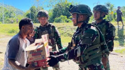 Satgas Yonif 521/DY Anjangsana di Distrik Benawa