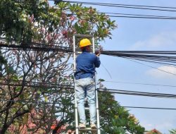 Pemkab Cirebon Tertibkan Kabel Jaringan Telekomunikasi di Kecamatan Sumber