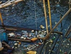 Nah Loe !!! Sampah Dipinggir Dermaga Kamal Muara Jakarta Utara Jorok Sekali.