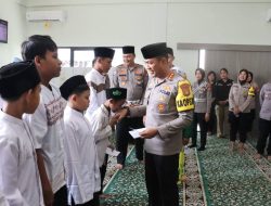 HUT Lalu Lintas ke-70, Satlantas Polres Metro Tangerang Kota Santuni Anak Yatim