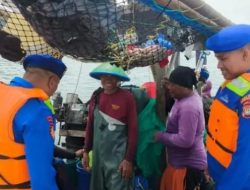 Satpolairud Polres Kepulauan Seribu Gencarkan Patroli Dialogis Laut, Himbau Nelayan Gunakan Layanan Darurat 110