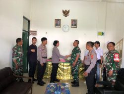 Memperkuat Sinergitas TNI–Polri, Polsek Denpasar Barat Serahkan Tumpeng ke Koramil 1611-07/Denpasar Barat.