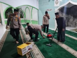 Polsek Kawasan Muara Baru Gelar Jumat Peduli, Bagikan Mesin Vakum Cleaner untuk Mushola Safinatul Jannah