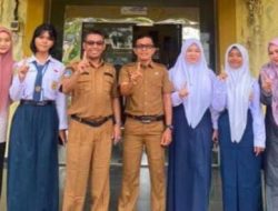 Tiga siswa terbaik SMP Negeri 1 Pangkalan Kerinci berangkat mewakili sekolah dalam ajang Lomba Peringatan Bulan Bahasa 2025